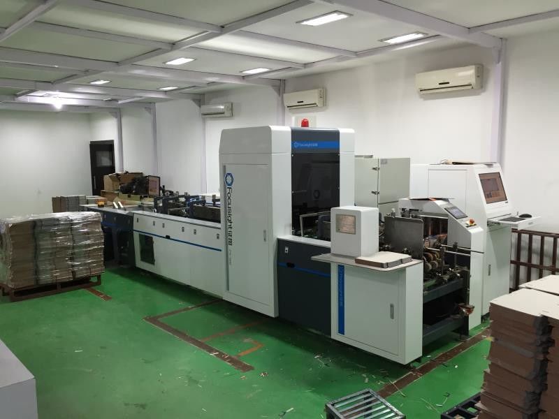 Grau-u. weißeFaltschachteln, die Inspektions-Maschine mit diese Größe 6680mm × 2820mm × 1985mm drucken